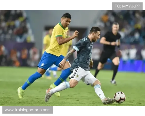 拉菲尼亚世界杯进球集锦：巴西边锋关键战表现稳健