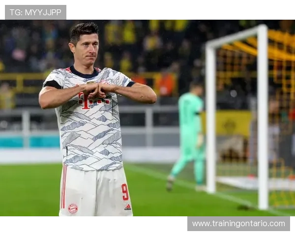 莱万多夫斯基生涯关键节点解析：多特崛起到拜仁封神