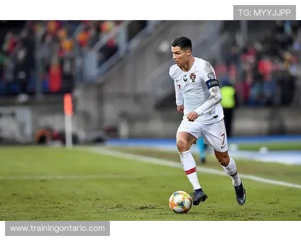 吴曦中场风格稳健，攻防转换表现持续提升