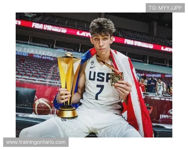 切特·霍姆格伦挡拆拉开空间提升三分效率明显优于同期新秀