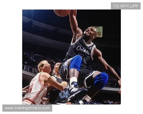 奥尼尔内线强攻效率高于同时代中锋，篮下统治力明显提升球队篮板表现