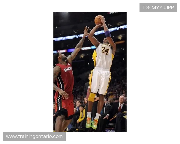 科比单打终结力胜库里，关键回合倚中投脚步